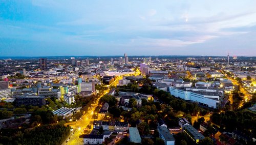 Skyline von Essen am Abend